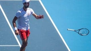 ジョコ 練習中にラケット破壊