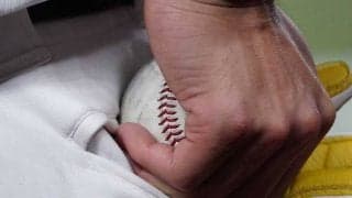 【MLB】捕手のサインもデジタル化に？　8月からマイナーで電子機器を使ったサイン盗み対策を開始