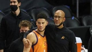 サンズACからペリカンズのHCとなったウィリー・グリーンへ指揮官とブッカーがエール