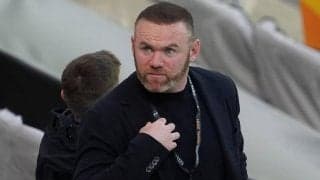 ルーニーが半裸の女性たちとホテルで熟睡している写真が流出…本人は警察に通報