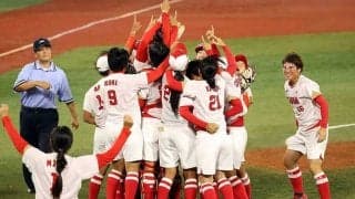 上野由岐子の「おかげで優勝できた」　宇津木監督は最敬礼「上野にしかできないこと」