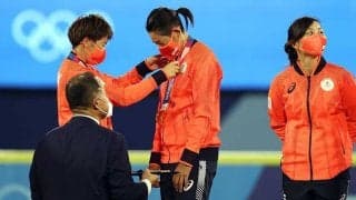 東京五輪で広がるメダル授与の新様式が話題　選手が掛け合い「感動」「今大会ならでは」