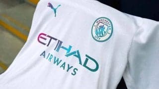 マンチェスター・シティがアウェイユニを発表！“水”をイメージした虹色が特徴に