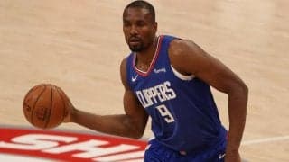 サージ・イバカがプレーヤーオプションを行使してクリッパーズ残留へ