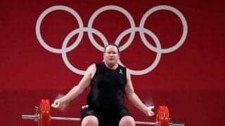 トランスジェンダーのNZ選手がメダル逃す　女子重量挙げ43歳ハバードは記録なし