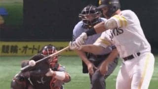 「これでスタンド入るんか…」　鷹大砲候補、ちょこんとバットを出した驚愕“逆方向弾”