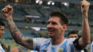 恐れ知らずのメッシが飛び込みに挑戦！息子とともにシンクロもいける？