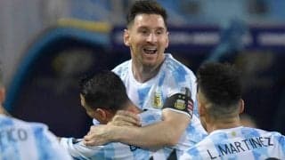 オフでも仲良し！メッシがネイマールやディ・マリアらPSG4人組と集合写真！