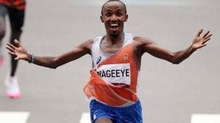 男子マラソンで感動の一幕　銀オランダ選手が銅ベルギー選手を鼓舞するシーンが話題