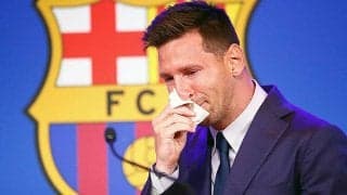 メッシがバルセロナに涙の別れ…「ここに残ると確信していたけど、さよならを言わなければならない」