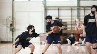 飛躍の高知中央、吉岡利博コーチが掲げる プレーでも私生活でも「考え続ける」ことの大切さ