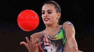 新体操で撮られた“首のない1枚”　2日連続の衝撃ショットに海外騒然「何だこれは」【東京五輪名珍場面】