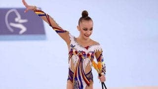 閉会式で話題の開脚ウクライナ女子、もっと驚く“W開脚ショット”がインパクト絶大