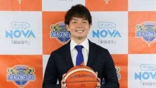 広島の辻直人が入団会見「覚悟を持ってこの地に来た」