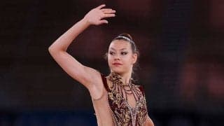 帰国間際の空港で最後の演技　米新体操女子が披露“190度開脚”が「素晴らしい…！」