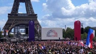 閉会式を彩ったフランス戦闘機、“観衆目線”の貴重アングルに海外熱狂「超興奮する」