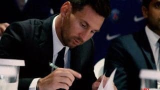 メッシが契約書にサインするシーンも！ PSGが契約締結の舞台裏を公開、チームメイトや監督ともハグ