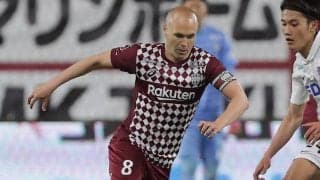 イニエスタ「メッシが他のチームのシャツを着ているのを見るのは辛い」