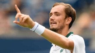 相手選手に謝ってペナルティ？判定にメドベージェフが悪態