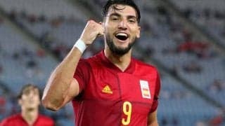 “着物にスニーカー”東京五輪出場のスペインFWラファ・ミルが“合掌ポーズ”でシーズンへの意気込み語る