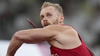 話題のカタカナTシャツで母国凱旋　チェコメダリストが飛行機から登場の1枚に海外注目