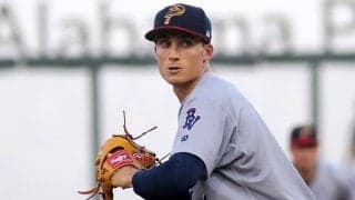 お尻に“巨大ガニ”描いた「史上最悪のユニ？」　社長考案デザインにMLB公式たまげる