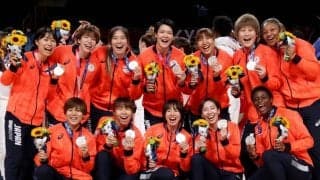 銀メダル獲得の女子日本代表12選手に報奨金500万円を授与…スタッフにも200万円