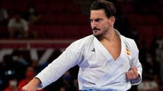 スペインの“イケおじ”空手家　枕元の銀メダルと撮った上裸姿が話題「かっこええ」