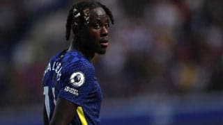 鮮烈デビューのチェルシーDFはピッチ外でも注目の的!開幕前にはファッションモデルとして活動