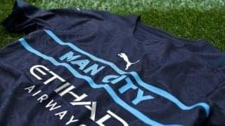 シティが3rdユニを発表も…胸にチーム名、エンブレムが背面の斬新さはファンに受け入れられず？「トレーニングシャツにしか見えない」