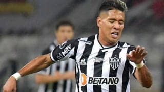 斜め後ろからのボールをバイシクルキック！フッキのアシストから生まれた超絶ゴールに脚光「アクロバティック」