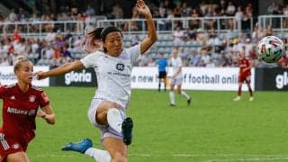 「めっちゃキレイ」熊谷紗希の目の前で永里優季が見事なジャンピングボレーを沈める！