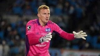 【月間表彰】GKが選ぶ「凄いGK」第1位、仙台スウォビィクは何が凄いか？　元日本代表が対談で迫る