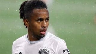 チームメイトにも知らせず…GKの意表を突いたFKに海外絶賛「ほとんど不可能な角度から…」