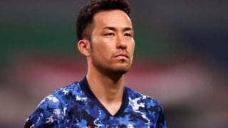 吉田麻也が愛娘とのラブラブショットで誕生日を報告！「世界で一番美しい彼女とキスをしました」