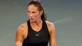 カサトキナ 逆転勝ち8強へ