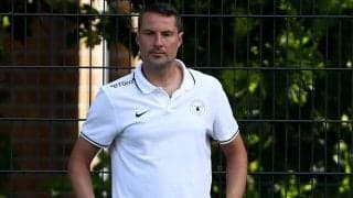 「皆さんごめんなさい」EL本戦出場を決めた三好康児の指揮官が“裸”で記者会見に臨む