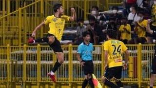 「天国と地獄」宙を舞った柏レイソル・クリスティアーノの超豪快ロング弾【柏ー横浜FC】　原悦生PHOTOギャラリー「サッカー遠近」