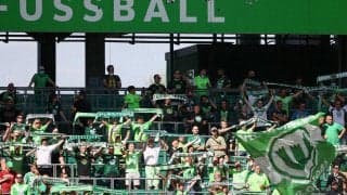 開幕3連勝で単独首位のヴォルフスブルクが喜ばず…ファンがスタンドで心肺停止