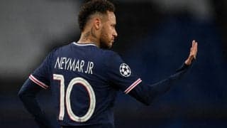 「最高だね」シャツをプレゼントしたネイマール、受け取った子供は飛び切りの笑顔「めっちゃキュート!」