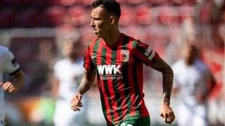 クリアのつもりが絶妙の“チップ”オウンゴールに…珍妙失点に海外注目「恥ずかしい」