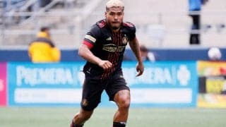 ミスした自分に激怒…怒りのあまりベネズエラ代表FWがユニフォームを引き裂き傷跡まで