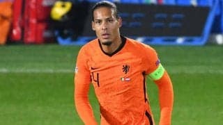 オランダ代表復帰のファン・ダイク、インタビュー中に乱入してセルフィーを求めたファンを一蹴