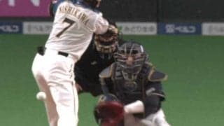 確実に死球コースも…奇跡的な“回避”にファン衝撃「捕った若月も凄い」「天才的」