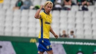 貴重な東京五輪世代3ショット！ 日本人7人出場のデュッセルドルフとシント＝トロイデンが親善試合、渦中の鈴木優磨も後半から出場