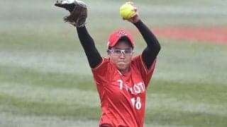 頭下げてマイクがおでこにゴチン　“愛され娘”ソフト後藤、五輪金で得た財産とは？