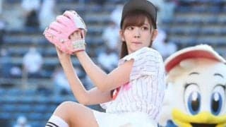 白ミニスカひらりの豪快足上げ　照れて赤面…元°C-ute鈴木愛理さん「悔しい」