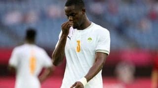 「空手キック」バイリーの“飛び蹴りPK献上”にメディアも酷評「あまりにも頻繁」