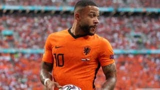 ピッチに侵入しデパイと写真撮影の13歳少年に処分　罰金1万円とスタジアム入場禁止に