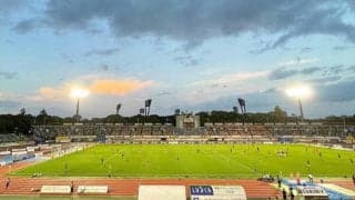 大住良之の「この世界のコーナーエリアから」第74回「看板に偽りなし？」(1)私が見た最も奇妙なピッチ周りの「広告看板」